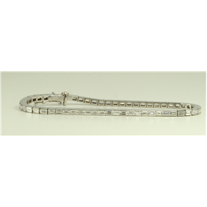 18k White Gold Baguette cut diamond classic evenly-matched elegant tennis bracelet (3.48 Ct G ,VS)