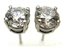 Save 5% on all Diamond Stud Earrings for Valentine's Day