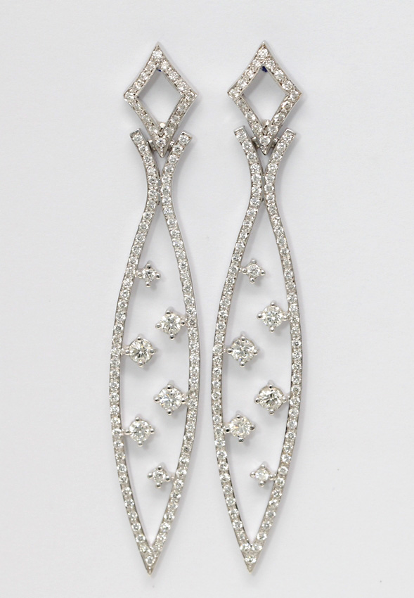 18K White Gold Shoulder Length Diamond Dangle Earrings