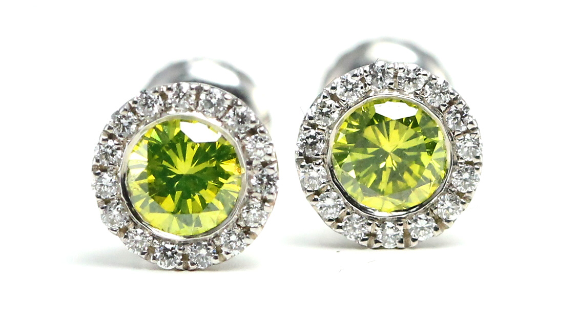 14k White Gold Bezel Set Yellow-Green Diamond Earrings (VS1)