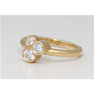 18K Yellow Gold Three Stone Round Diamond  Asymmetrical Step Bezel Set Ring(0.5 Ct, G, Vs2)