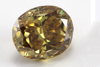 How secondary colors influence diamond colors